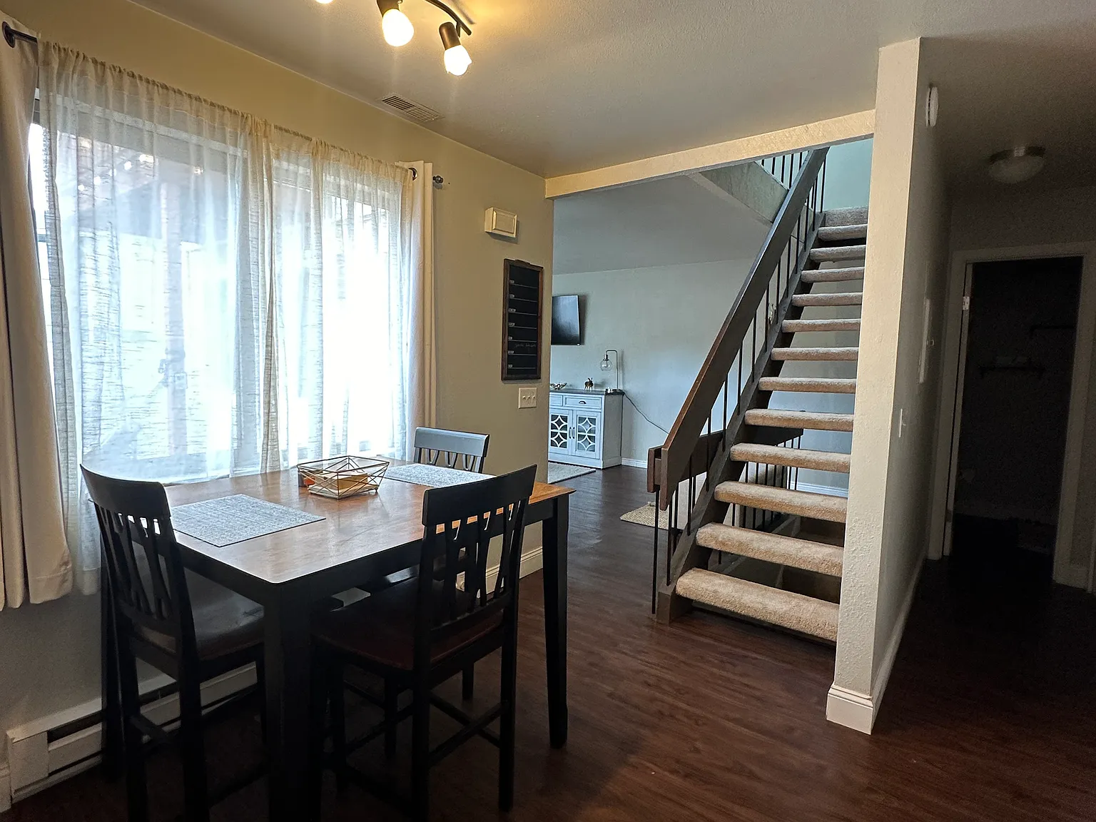 3 bed, 1.5 bath, 1500 sqft, $2,350 — Photo 3