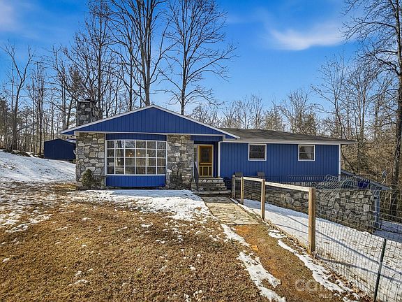 3rd image of 101 Honeysuckle Ln