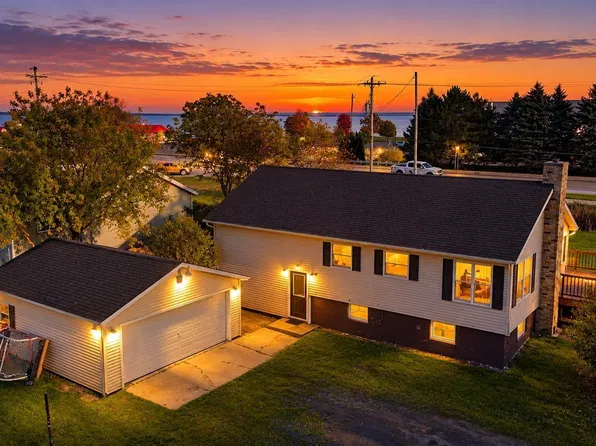 910 W Lake St, Tawas City, MI 48763