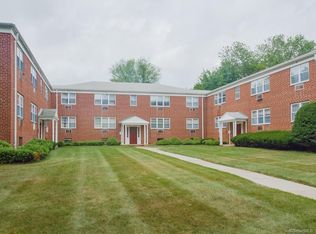 45 Sky View Dr APT 3, West Hartford, CT 06117