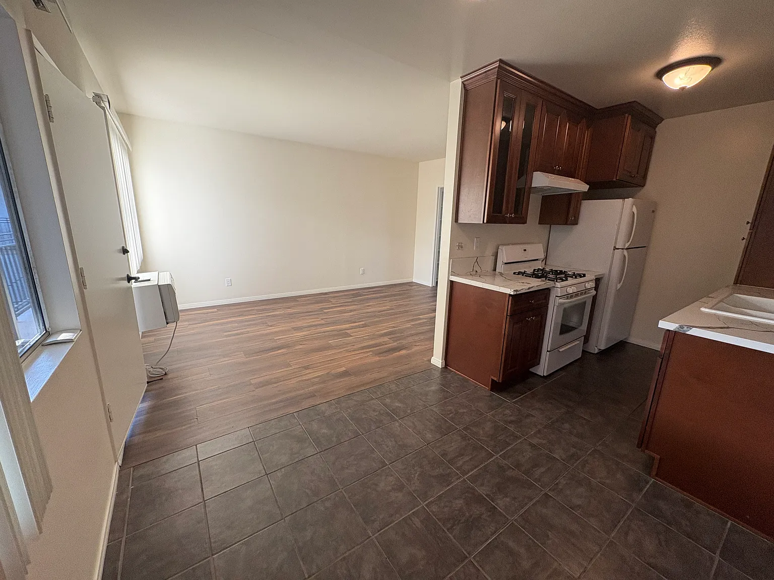 1 bed, 700 sqft, $1,750 — Photo 3