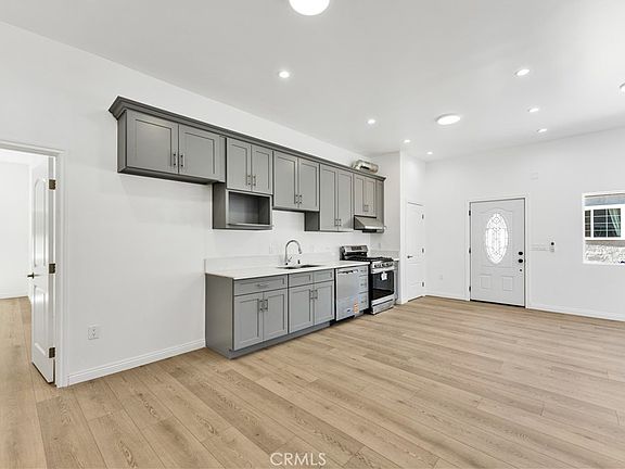 4th image of 656 E I St #B