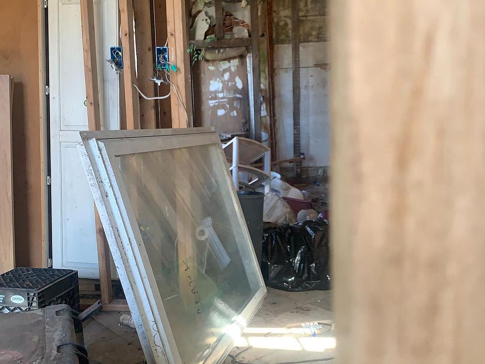 2nd image of 927 Morton Ave
