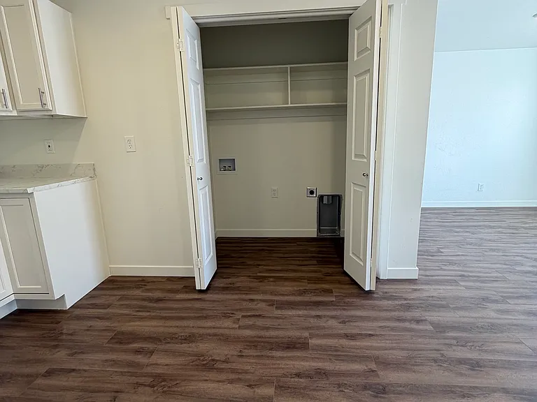 491 E 16th St #7 — Photo 7