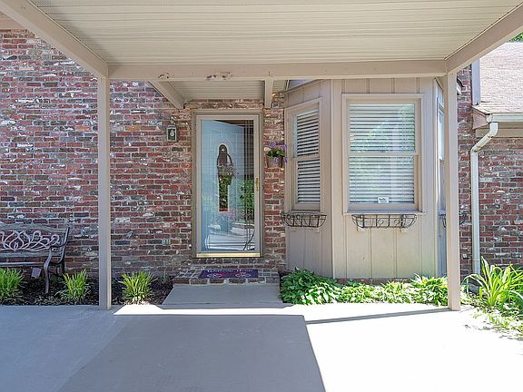 Come inside the townhouse 