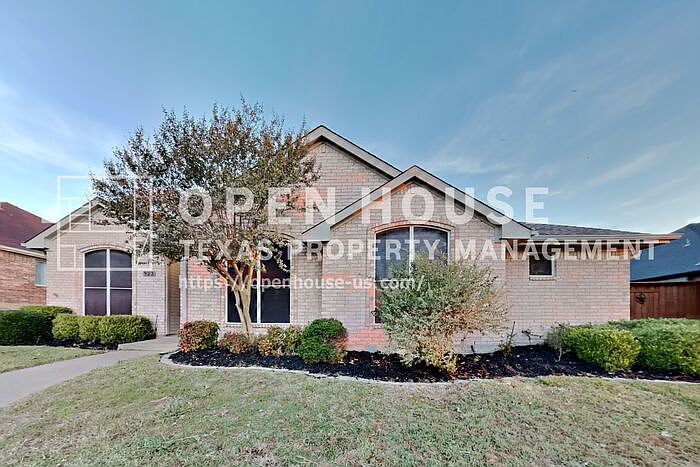 1st image of 923 Heatherwood Dr