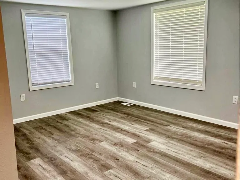 628 Kies Ave — Photo 8