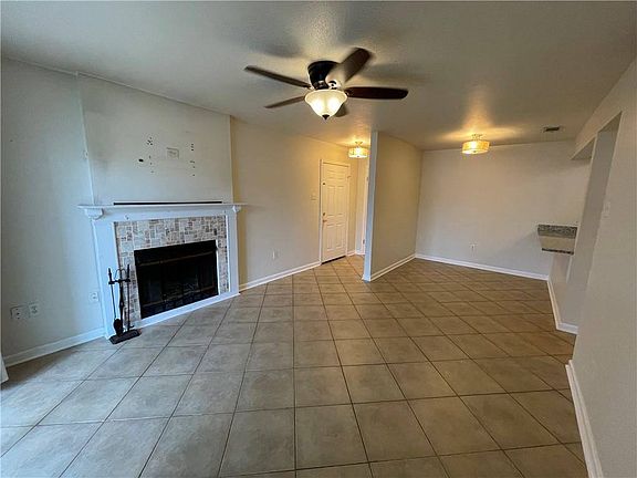 3rd image of 401 Parkview Blvd #401