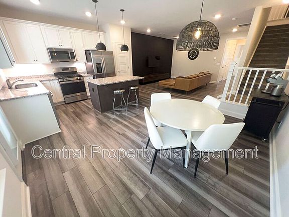 5th image of 22 Camden Woods Trl