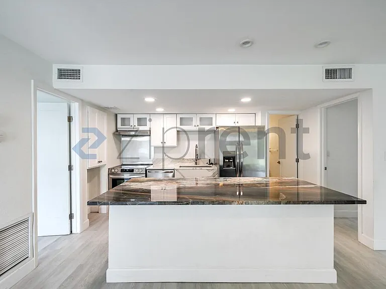 232 Palm Dr #6 — Photo 10