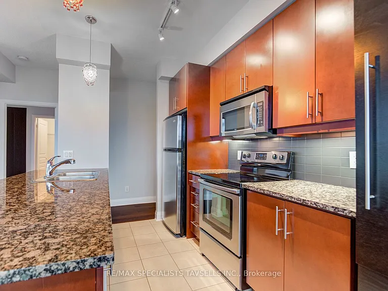 1 Hurontario St #304 — Photo 9