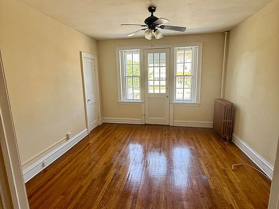 3rd image of 607 Roseneath Rd APT 4