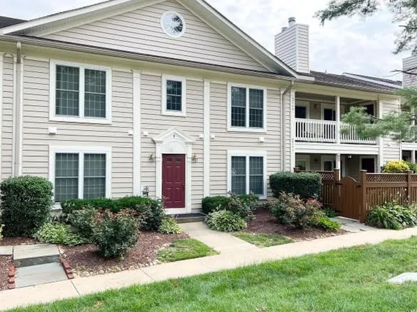 6074B Essex House Sq, Alexandria, VA 22310