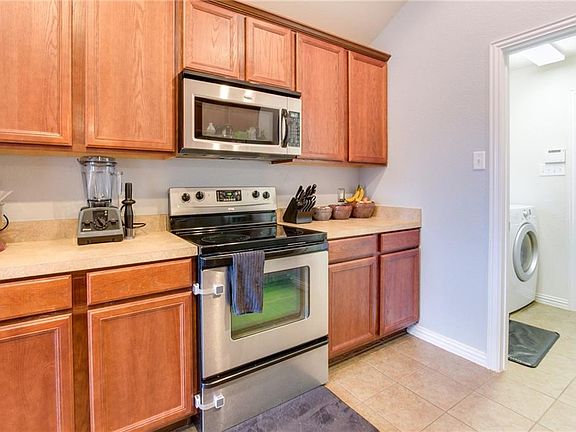 5th image of 332 Vista Way Dr