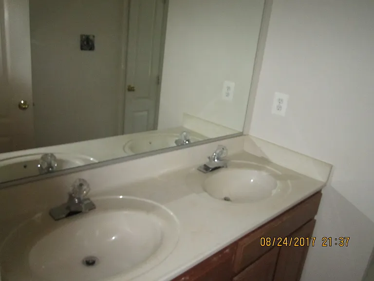 10026 Edgewater Ter — Photo 15