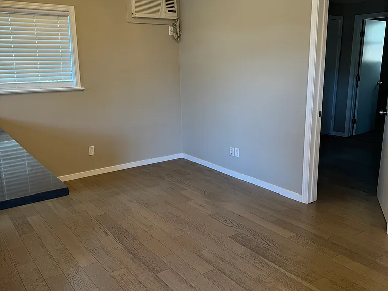1635 Scott Ave — Photo 10