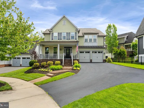 17109 Gullwing Dr, Dumfries, VA 22026