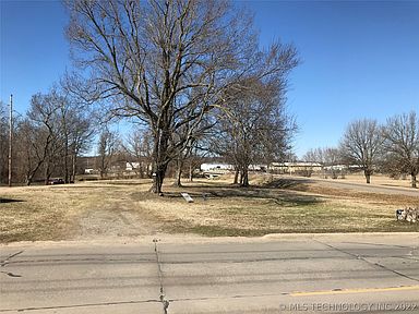 809 S Muskogee Ave, Claremore, OK 74017 | Zillow