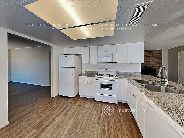 4408 N 90th Dr — Photo 6