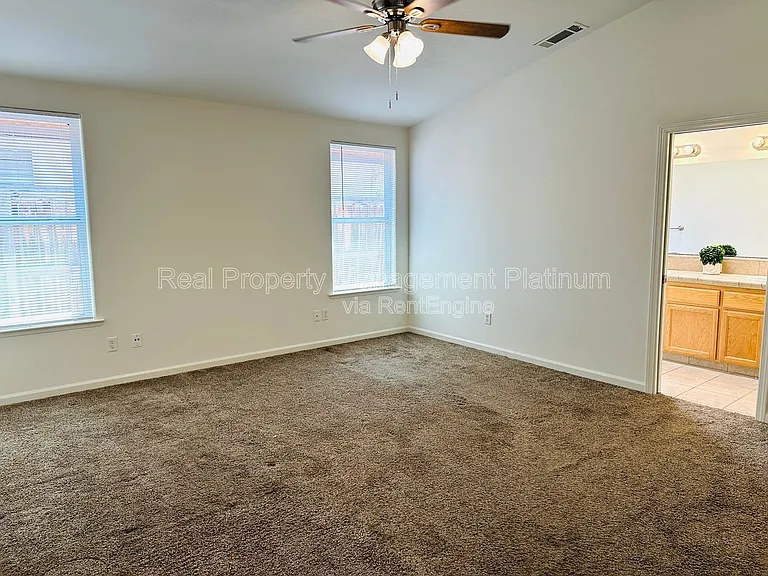 220 River Point — Photo 8