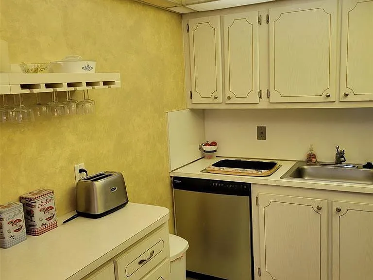 351 Markham Cres #351-P — Photo 3
