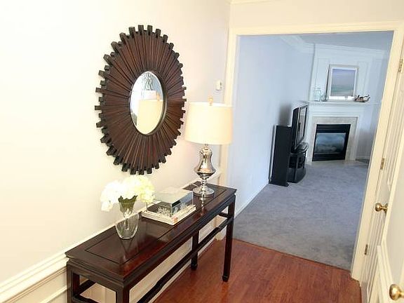 Entry Foyer w/Pergo HW Fl