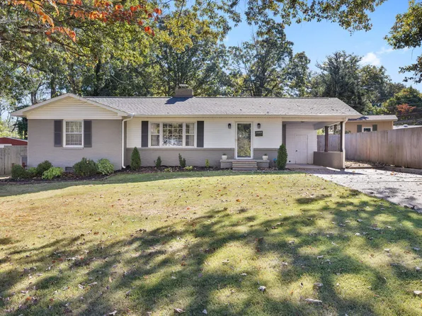 1668 Edgemont Dr, Florence, AL 35630