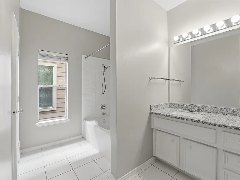 1507 Sutton St — Photo 14