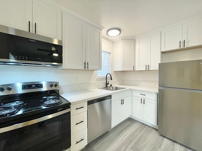 2220 O Street — Photo 3