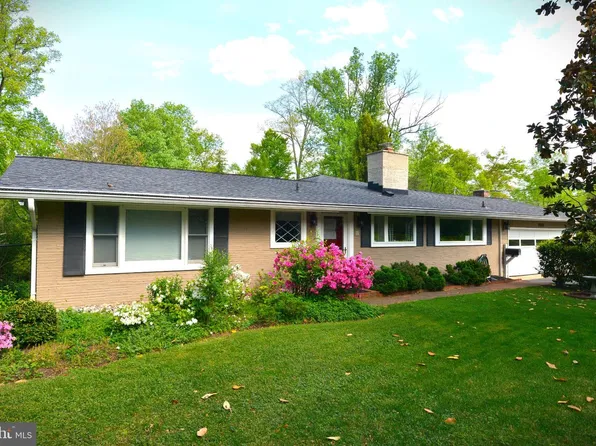 3525 Devon Dr, Falls Church, VA 22042