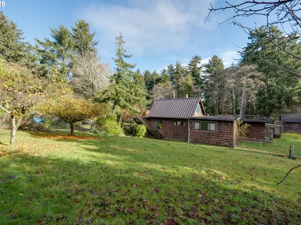 735 3rd St, Gearhart, OR 97138