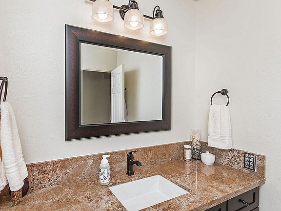 3rd image of 2040 Kirtland Cir