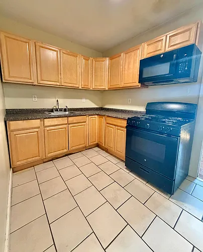 564 Howard Ave Photo 1