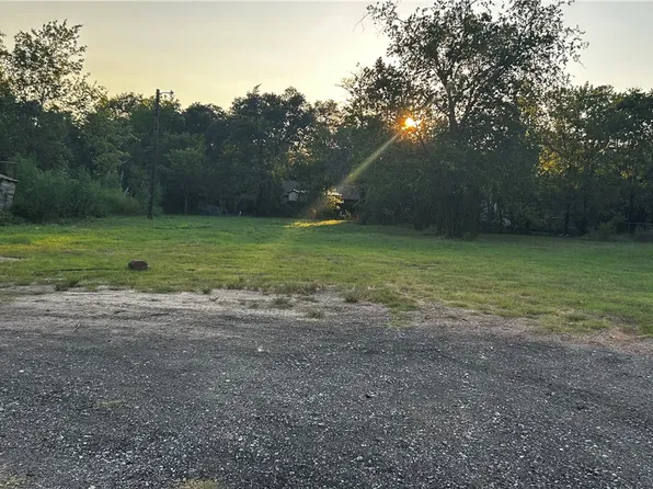 402 S Brazos Ave, Bryan, TX 77803