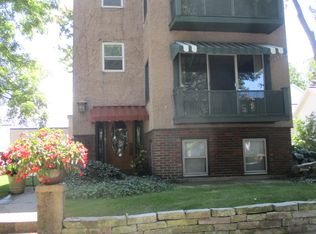 1107 State St #3, Saint Joseph, MI 49085
