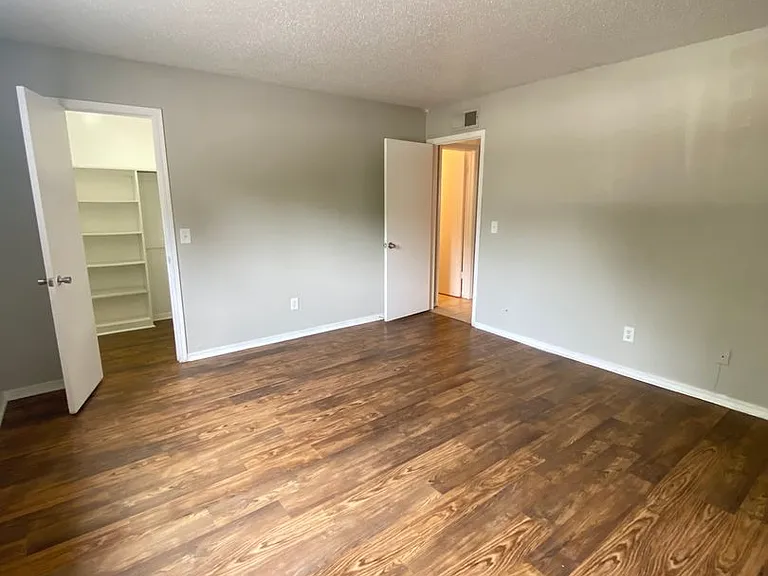 Spacious 1 Bed 1 Bath — Photo 10