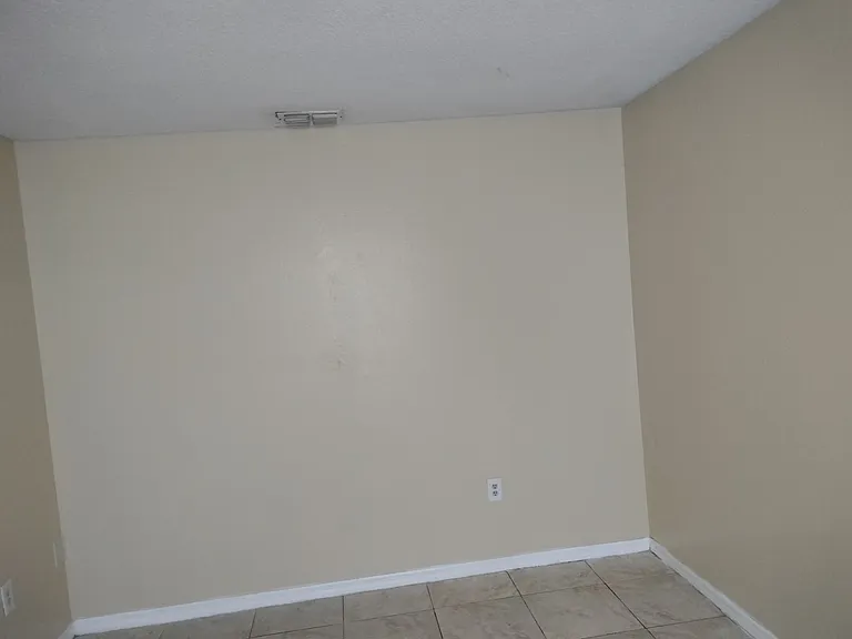 631 Llama Dr — Photo 7