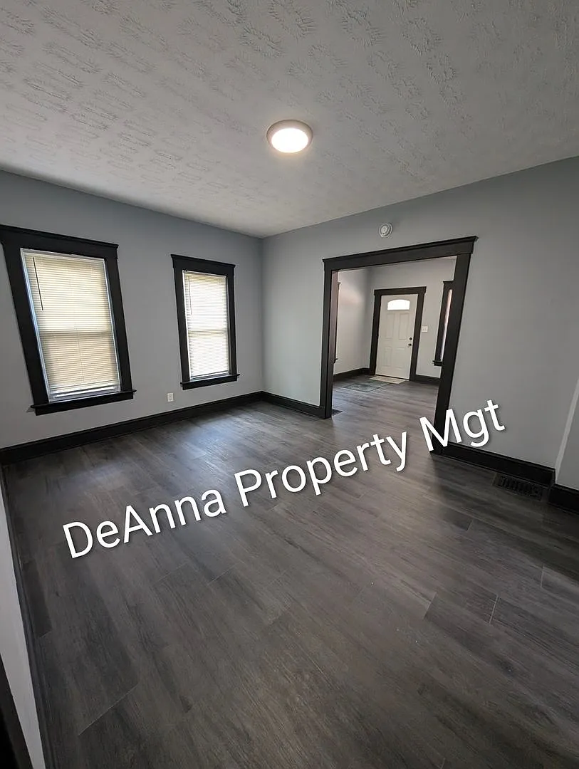 1431 Rowley Ave — Photo 3