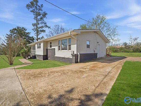 3rd image of 372 Clutts Rd