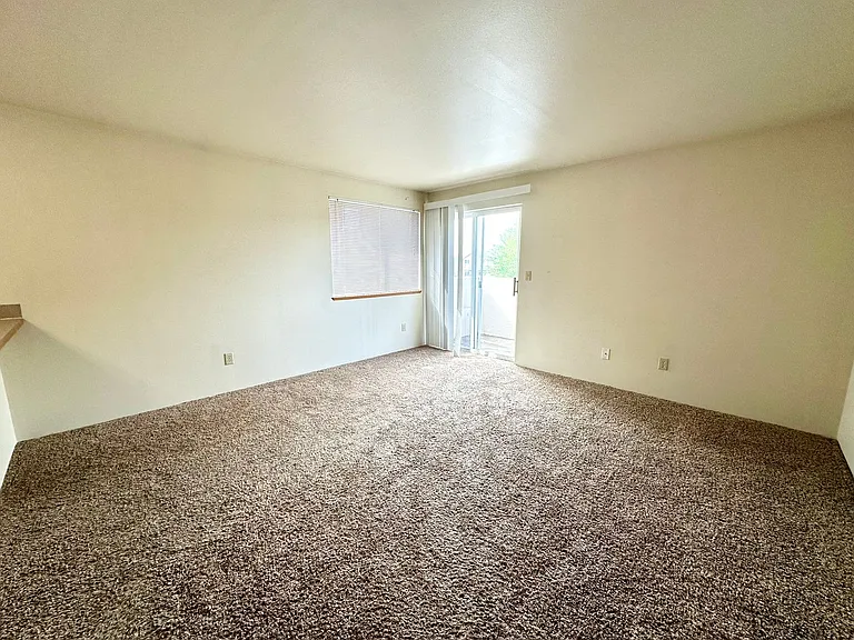 808 Juniper Ave — Photo 2