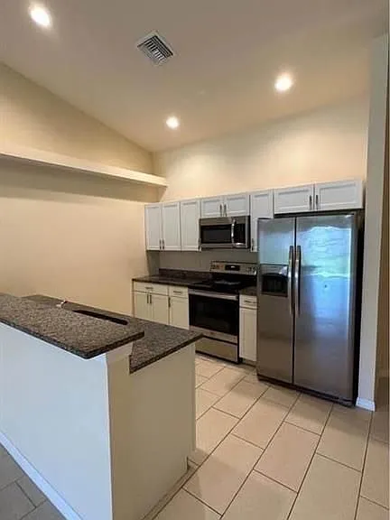 1712 SW 32nd Ter #1712 — Photo 7