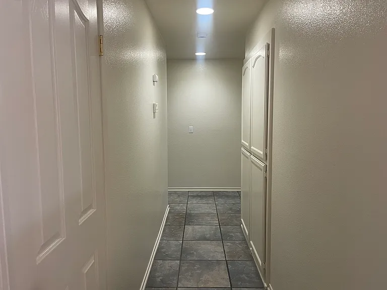 2120 Raleigh Cir — Photo 8