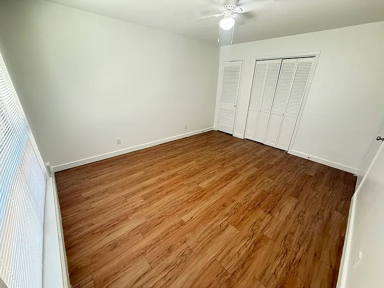 Lorrain Apartments — Photo 23