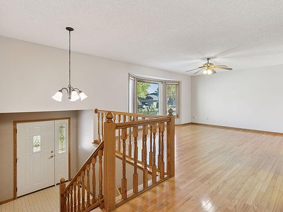 5th image of 10070 Tyler St NE