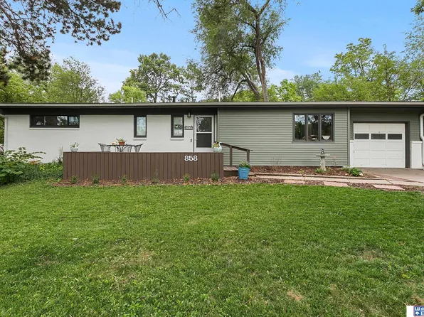 858 Moraine Dr, Lincoln, NE 68510