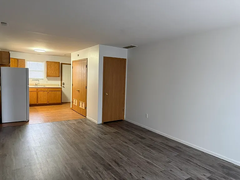 309 Alan St — Photo 2