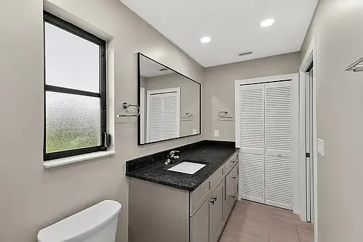 4836 Marine Dr — Photo 21