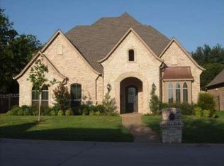 2220 Farrington Ln, Hurst, TX 76054