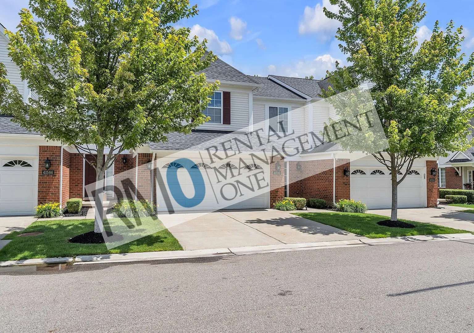 Novi Living - 3 Bed/2.5 bath — Photo 4