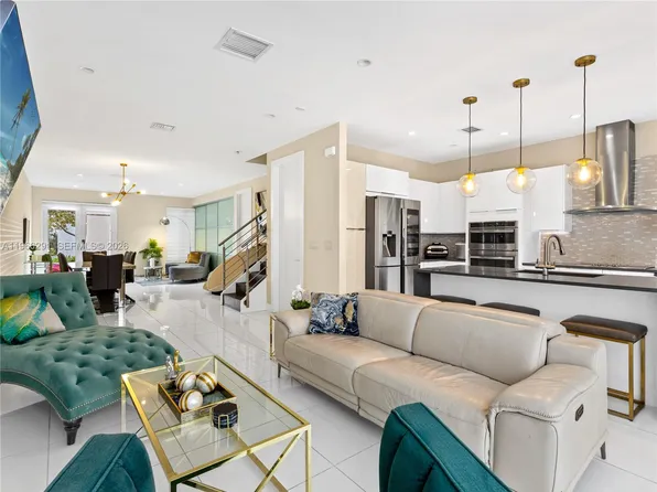 6420 NW 105th Pl, Doral, FL 33178